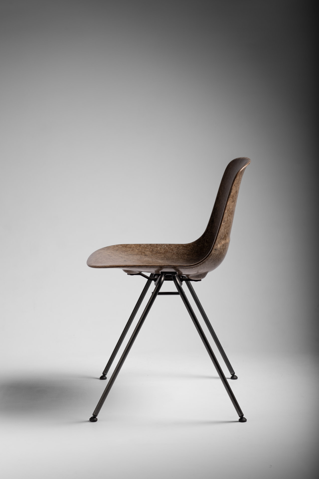 Chaise Hembury — empilable, piètement noir mat